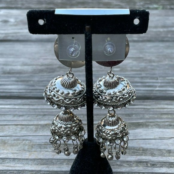Fashion Earrings Silver Tone Fancy Jewelry Crystal Accents Traditional Earrings - Picture 4 of 11